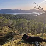 Pa Bondegard, Med Batutleie Dom wakacyjny