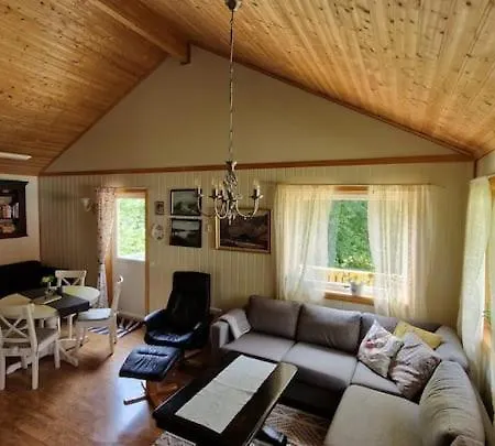 Pa Bondegard, Med Batutleie Vakantiehuis *