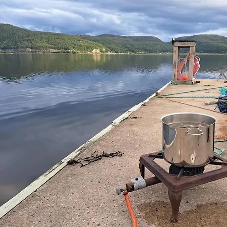 Nyaraló Pa Bondegard, Med Batutleie